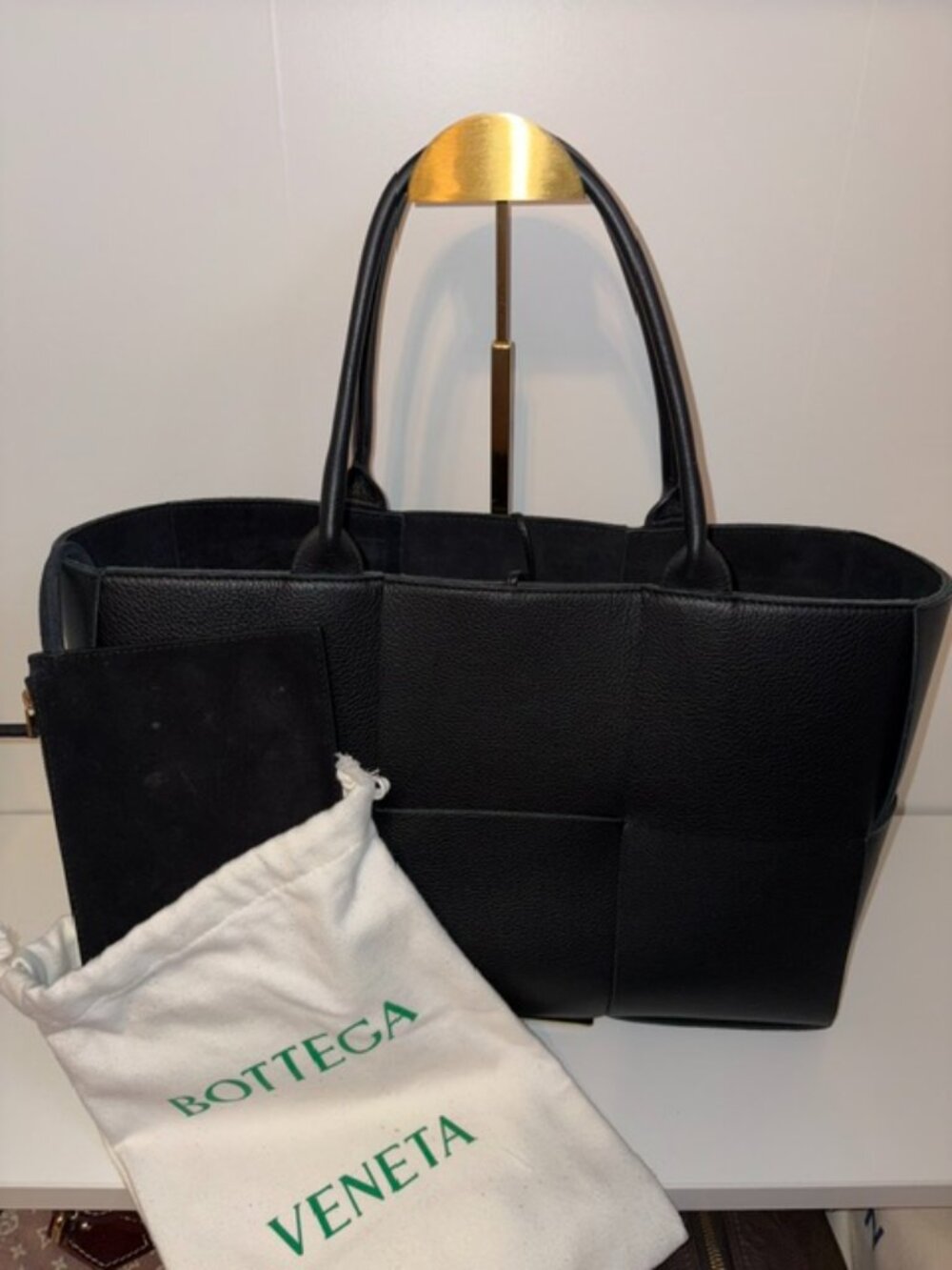 Pre-Loved Bottega Veneta Medium Grained Calfskin Maxi Intrecciato Arco Tote